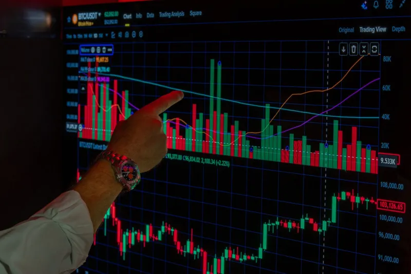 Moving Water: How to Detect Institutional Order Flow Before It Reshapes the Market